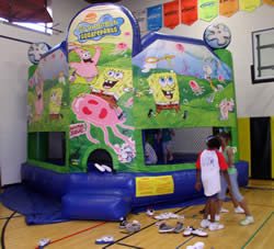 inflatable-bounce-youth-day-06202009