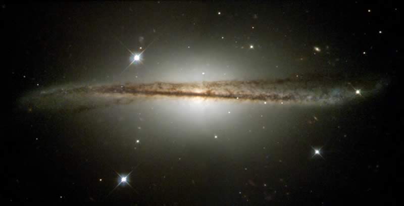 galaxy ESO 510-G13, warped