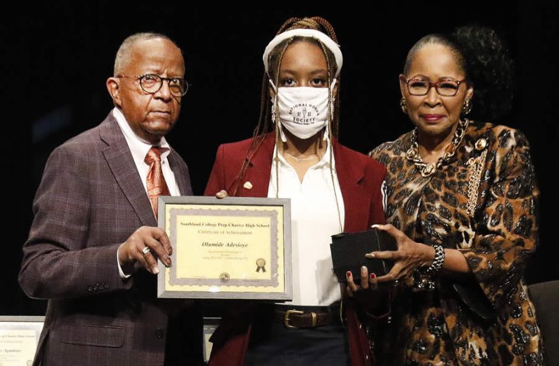 Ron Bean, Southland College Prep Board President and (r.)Dr. Blondean Y. Davis, CEO, congratulate  Olumide Adesioye on earning a Golden Apple for Straight As in the first semester of this academic year. Adesioye, of Richton Park, is ranked first in her senior class, has a 4.9 GPA out of a 4.0 scale and plans to attend Brown University where she has been awarded a full four-year scholarship to study pre-med and/or pre-nursing. ( Photo by John Smierciak)