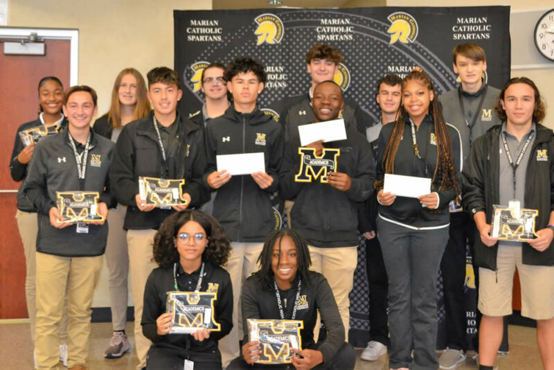 14 juniors and seniors at Marian Catholic students who maintained a 4.0 or higher GPA for two consecutive semesters. (PHOTO SUPPLIED)