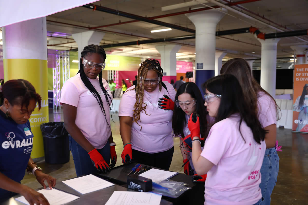 Cherish Meyers, center, works with young women at Build Night. (PHOTO SUPPLIED)