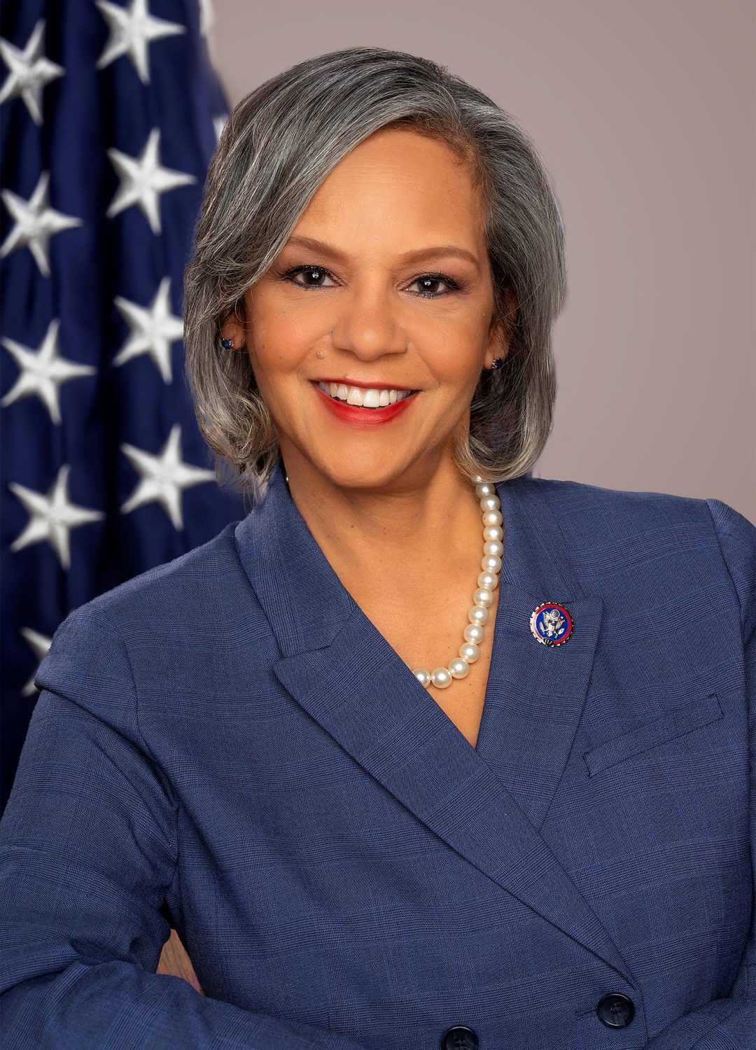 photo of Rep. Robin Kelly in front of American flag